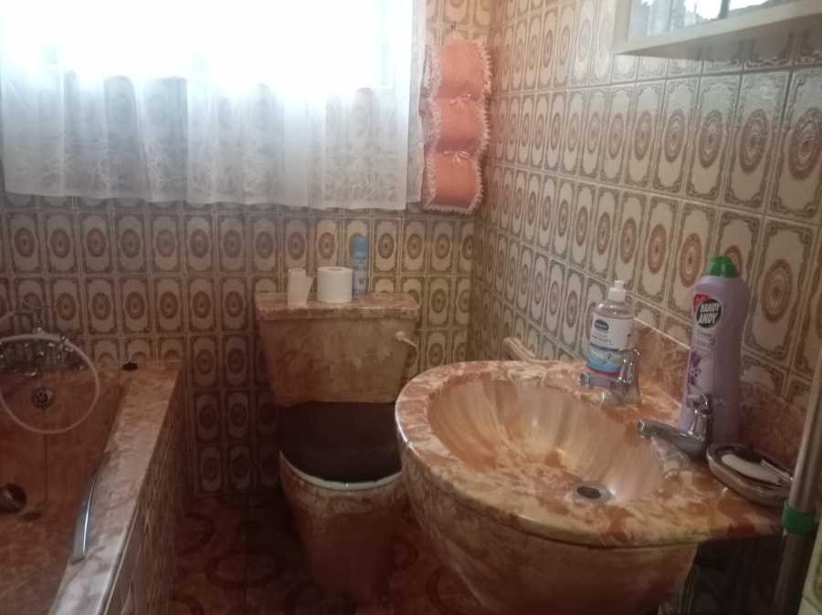 5 Bedroom Property for Sale in Kenville KwaZulu-Natal