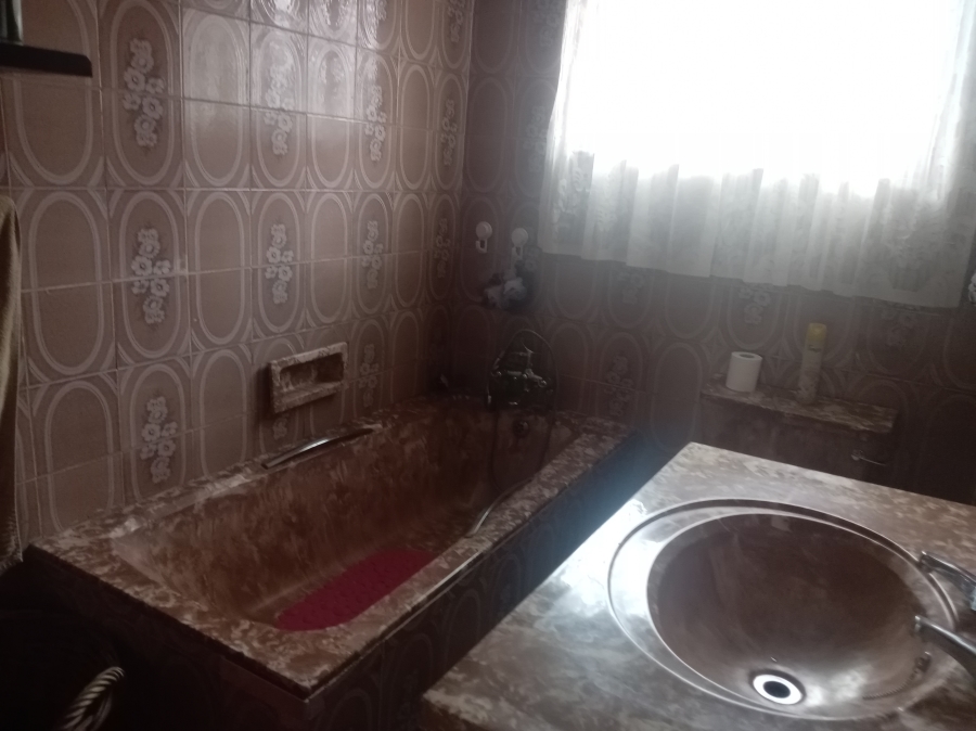 5 Bedroom Property for Sale in Kenville KwaZulu-Natal