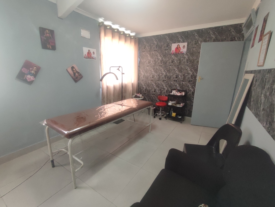 2 Bedroom Property for Sale in Grove End KwaZulu-Natal