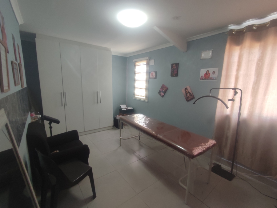 2 Bedroom Property for Sale in Grove End KwaZulu-Natal