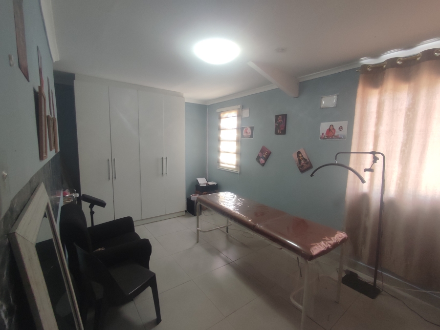 2 Bedroom Property for Sale in Grove End KwaZulu-Natal