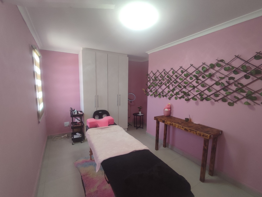 2 Bedroom Property for Sale in Grove End KwaZulu-Natal