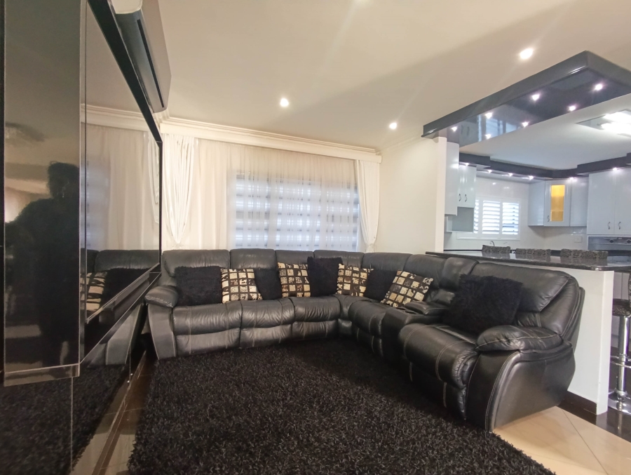 5 Bedroom Property for Sale in Somerset Park KwaZulu-Natal