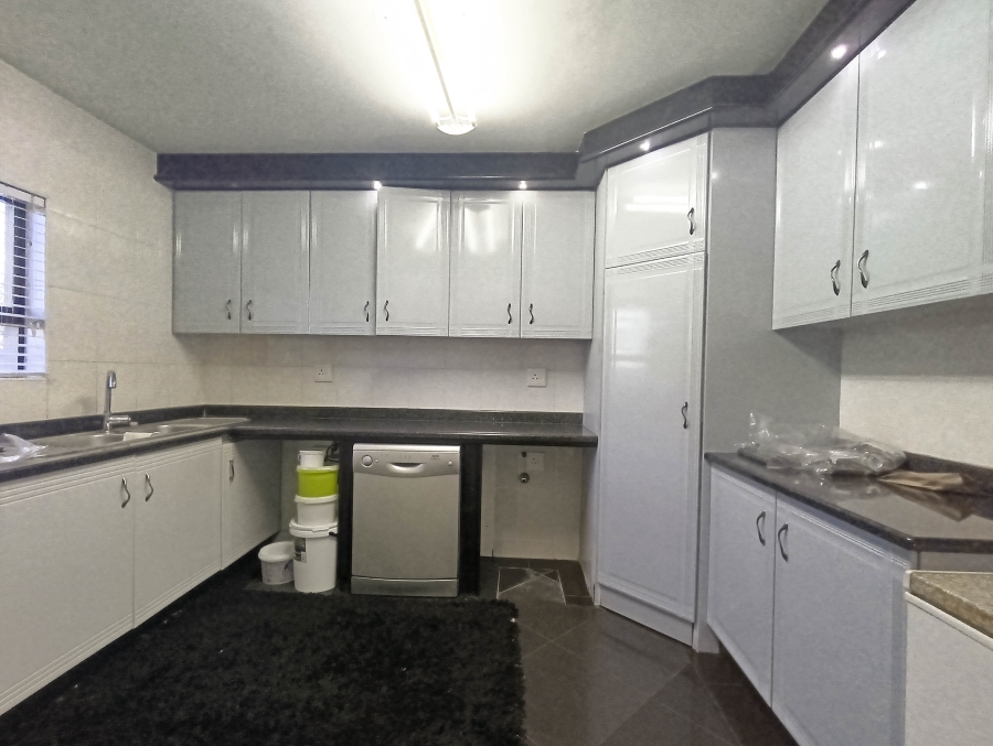 5 Bedroom Property for Sale in Somerset Park KwaZulu-Natal