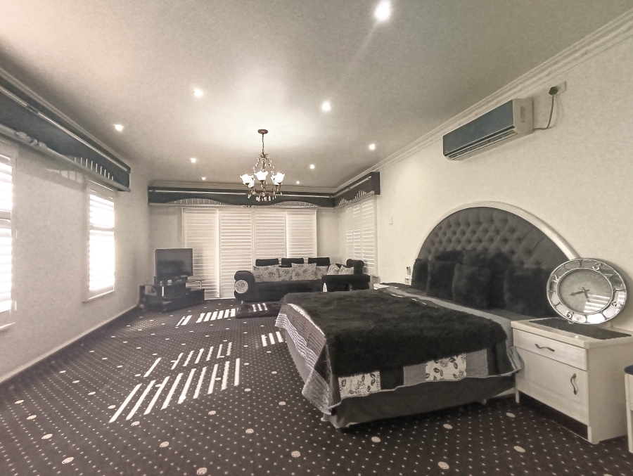5 Bedroom Property for Sale in Somerset Park KwaZulu-Natal