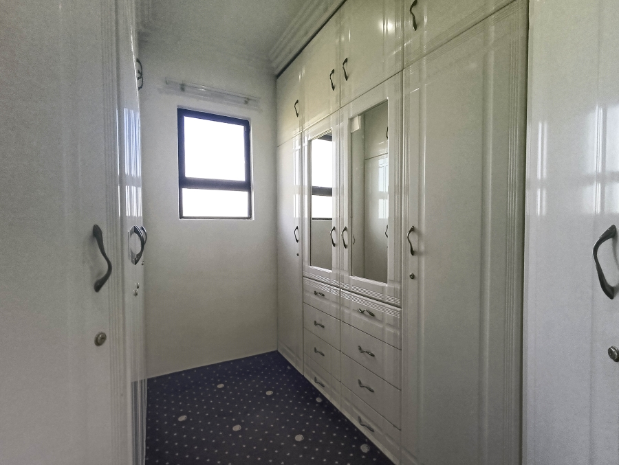 5 Bedroom Property for Sale in Somerset Park KwaZulu-Natal