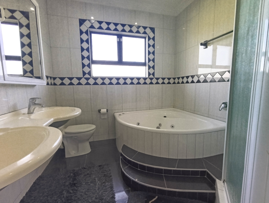 5 Bedroom Property for Sale in Somerset Park KwaZulu-Natal