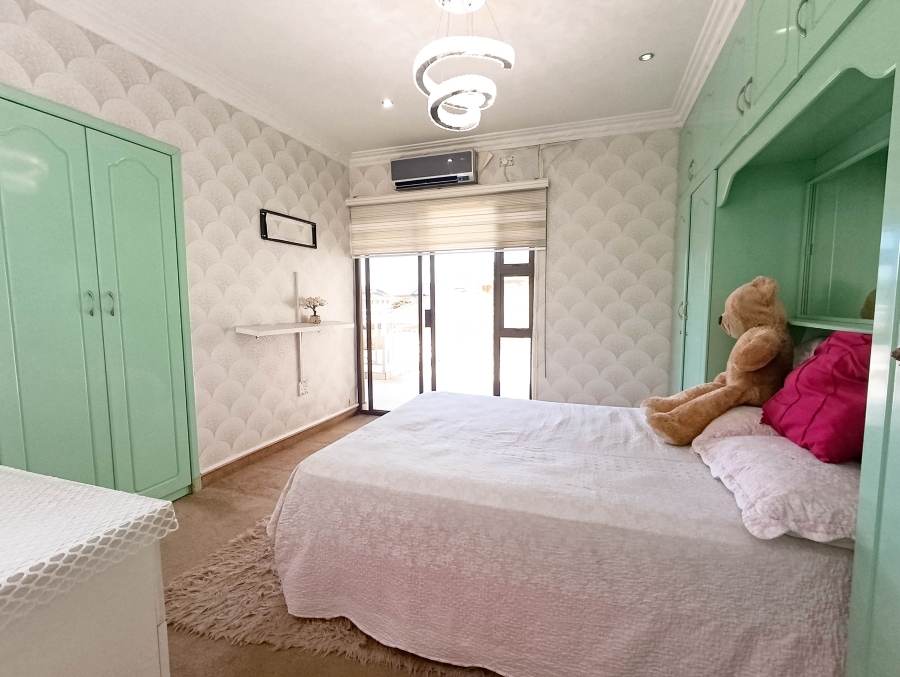 5 Bedroom Property for Sale in Somerset Park KwaZulu-Natal