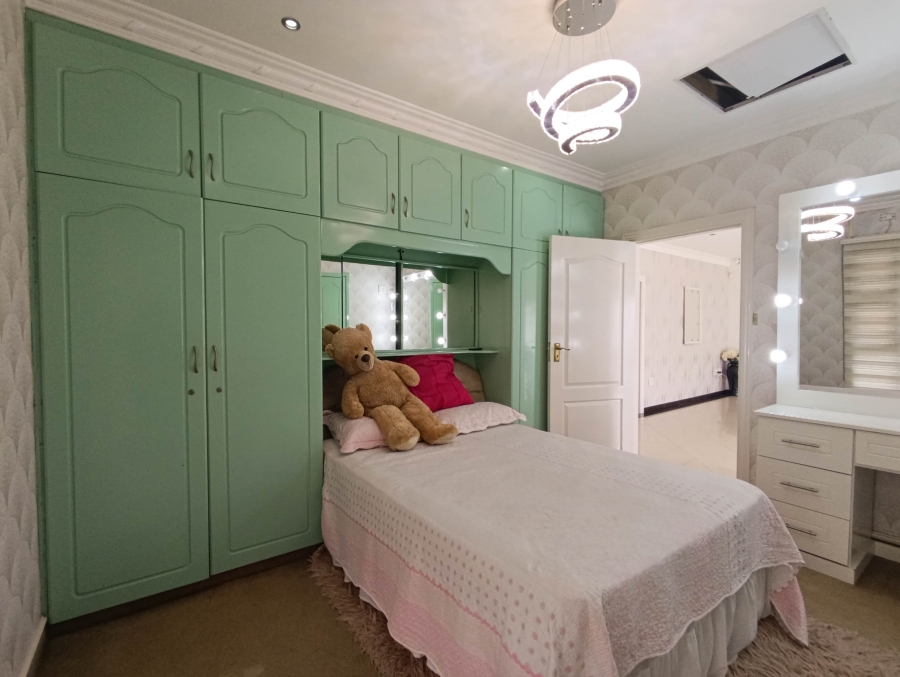 5 Bedroom Property for Sale in Somerset Park KwaZulu-Natal