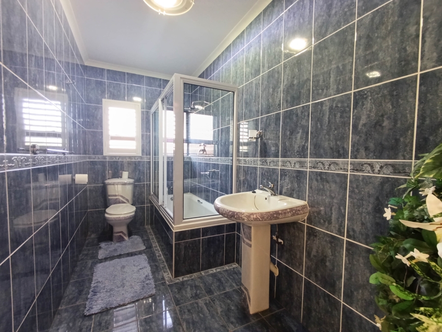 5 Bedroom Property for Sale in Somerset Park KwaZulu-Natal