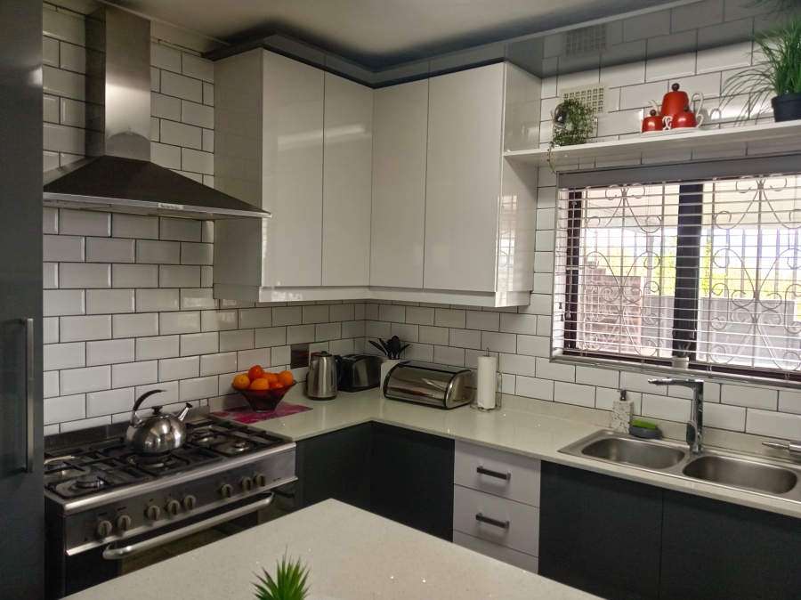 4 Bedroom Property for Sale in Kenville KwaZulu-Natal