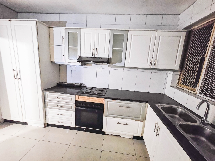 To Let 4 Bedroom Property for Rent in Glenwood KwaZulu-Natal