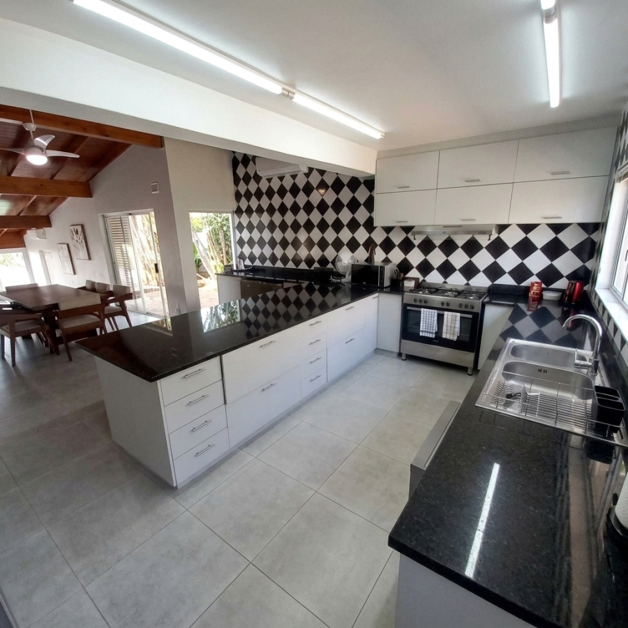To Let 4 Bedroom Property for Rent in Umhlanga KwaZulu-Natal
