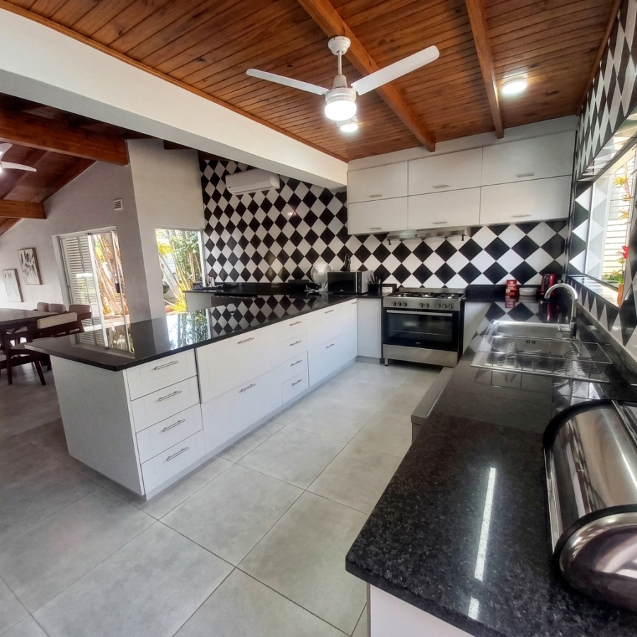 To Let 4 Bedroom Property for Rent in Umhlanga KwaZulu-Natal
