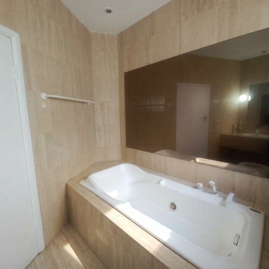 To Let 4 Bedroom Property for Rent in Umhlanga KwaZulu-Natal