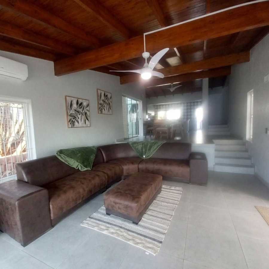 To Let 4 Bedroom Property for Rent in Umhlanga KwaZulu-Natal