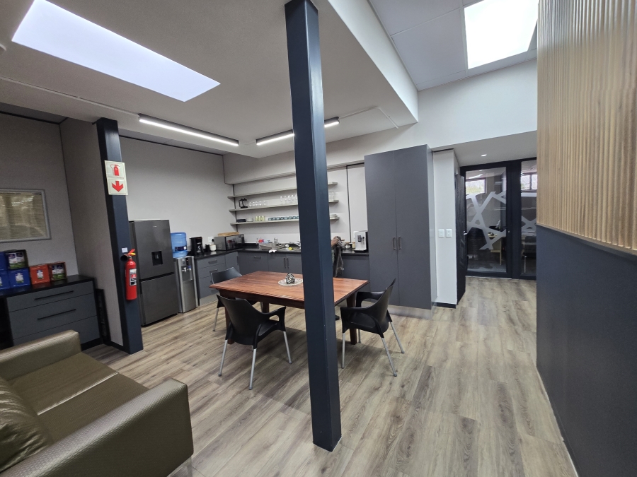 To Let Commercial Property for Rent in Hillcrest Central KwaZulu-Natal