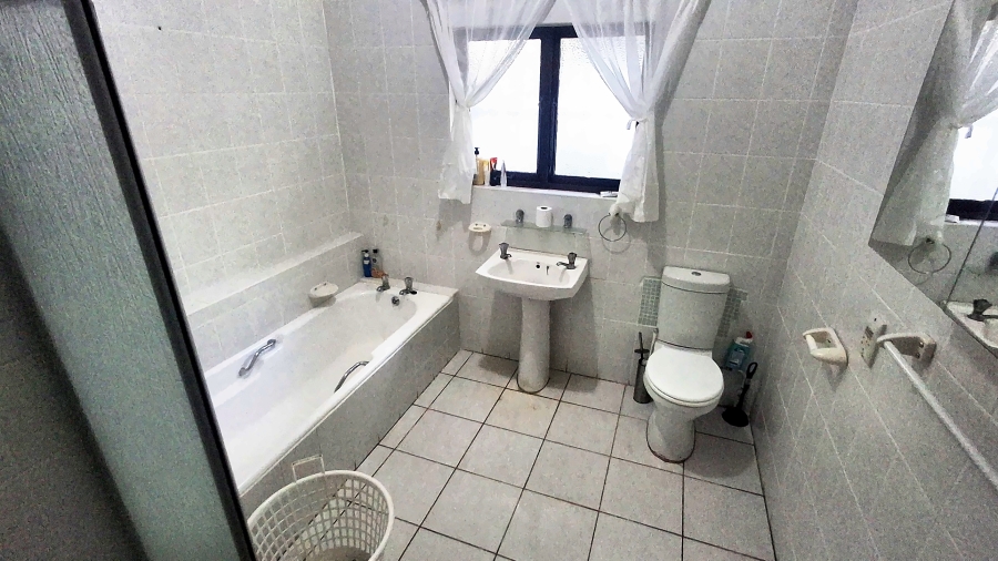 3 Bedroom Property for Sale in Uvongo KwaZulu-Natal