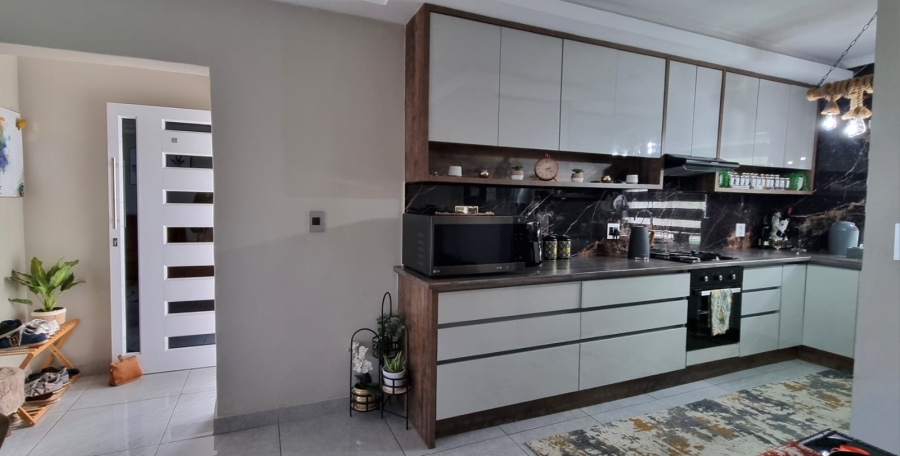 2 Bedroom Property for Sale in Glenwood KwaZulu-Natal