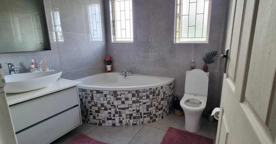 2 Bedroom Property for Sale in Glenwood KwaZulu-Natal