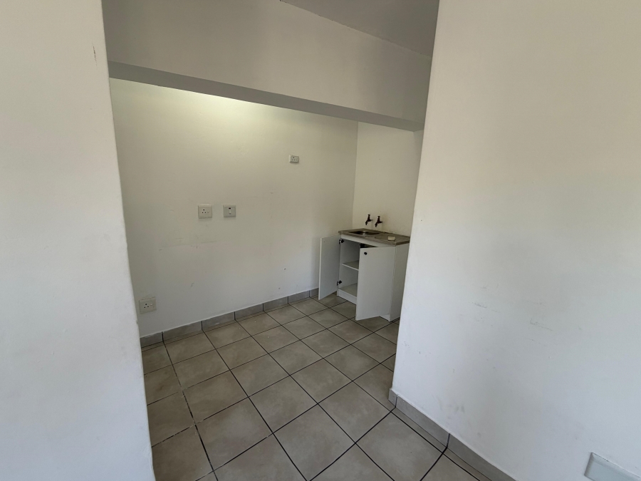 To Let 1 Bedroom Property for Rent in Montclair KwaZulu-Natal