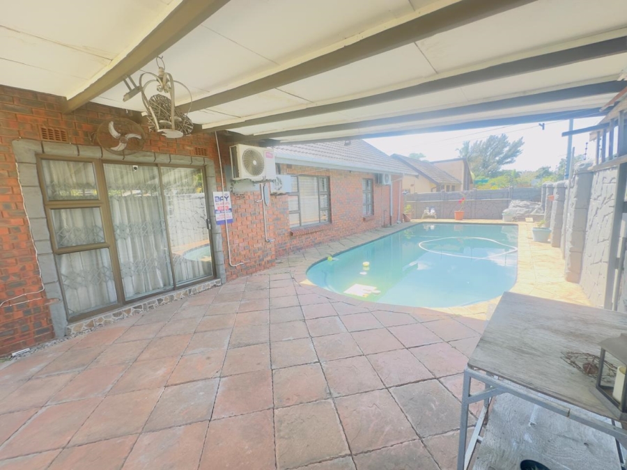 3 Bedroom Property for Sale in Brackenham KwaZulu-Natal