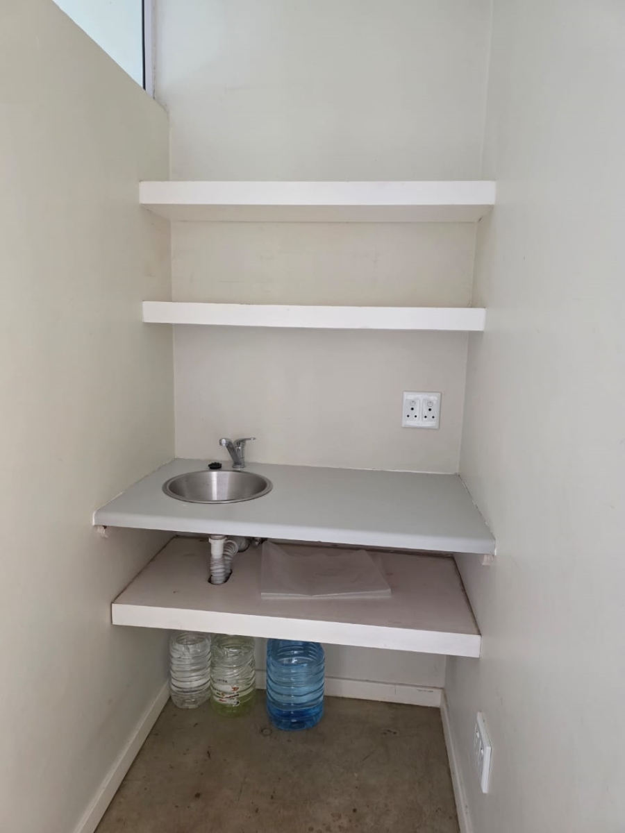 To Let 1 Bedroom Property for Rent in Kloof KwaZulu-Natal