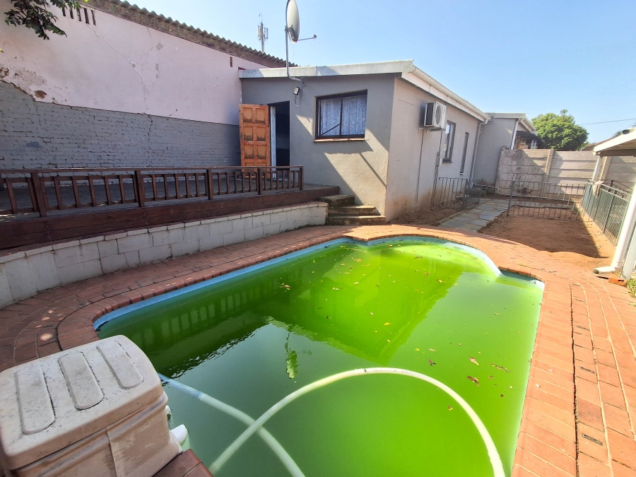 5 Bedroom Property for Sale in Glenwood KwaZulu-Natal