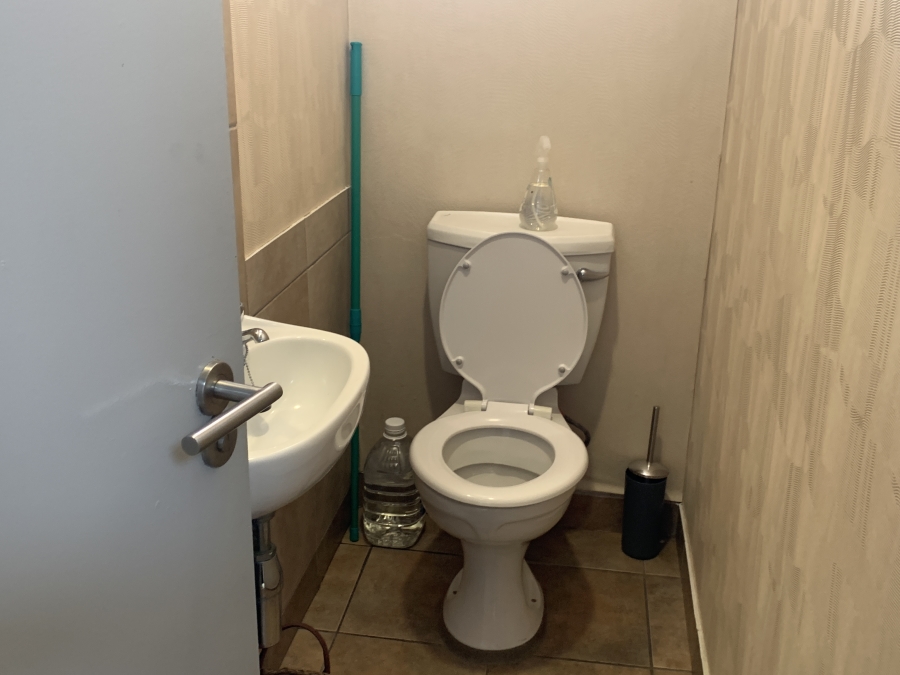 To Let Commercial Property for Rent in La Lucia Ridge KwaZulu-Natal