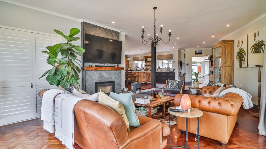 6 Bedroom Property for Sale in Berry Hill KwaZulu-Natal