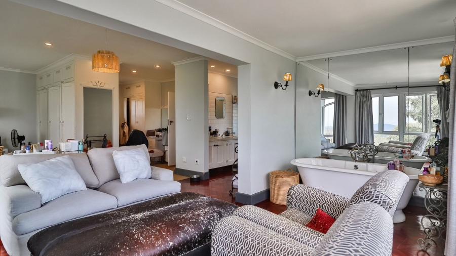 6 Bedroom Property for Sale in Berry Hill KwaZulu-Natal
