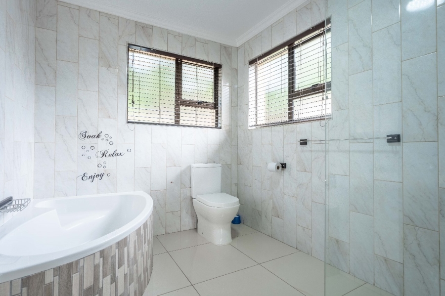 To Let 5 Bedroom Property for Rent in Amanzimtoti KwaZulu-Natal