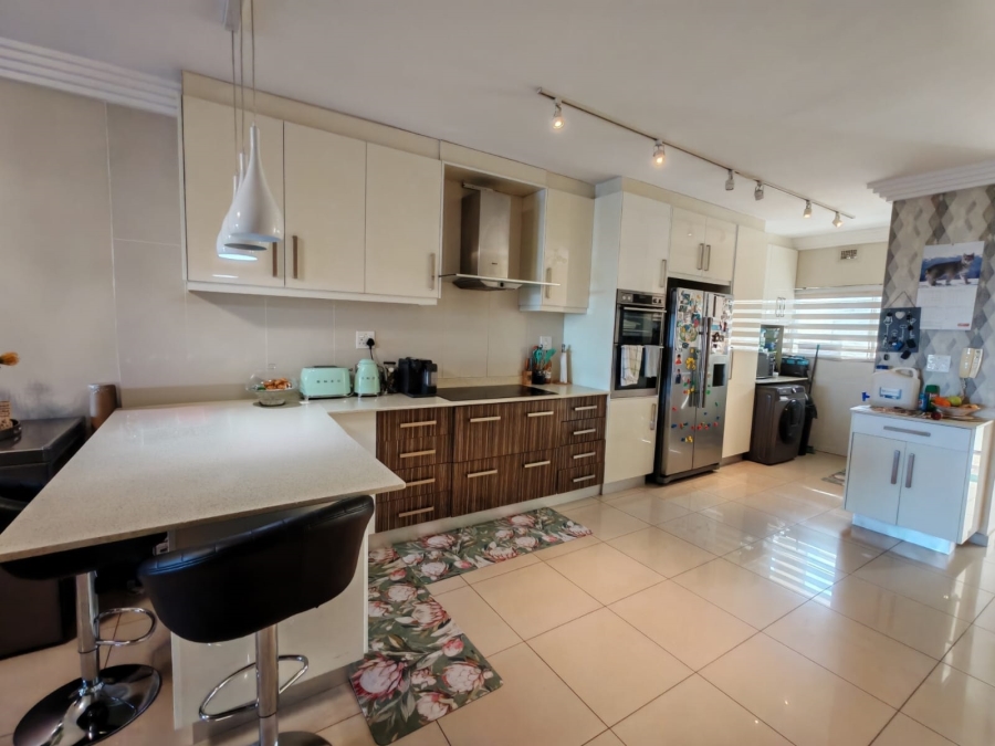 To Let 4 Bedroom Property for Rent in Umhlanga KwaZulu-Natal