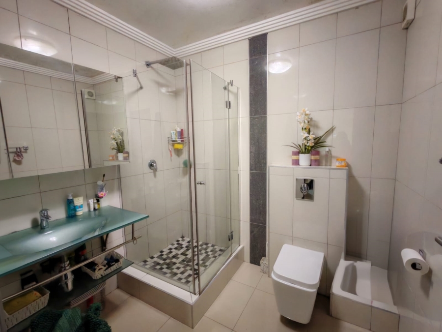 To Let 4 Bedroom Property for Rent in Umhlanga KwaZulu-Natal