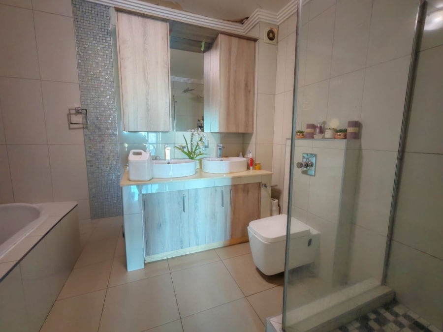 To Let 4 Bedroom Property for Rent in Umhlanga KwaZulu-Natal