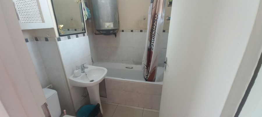 1 Bedroom Property for Sale in Essenwood KwaZulu-Natal