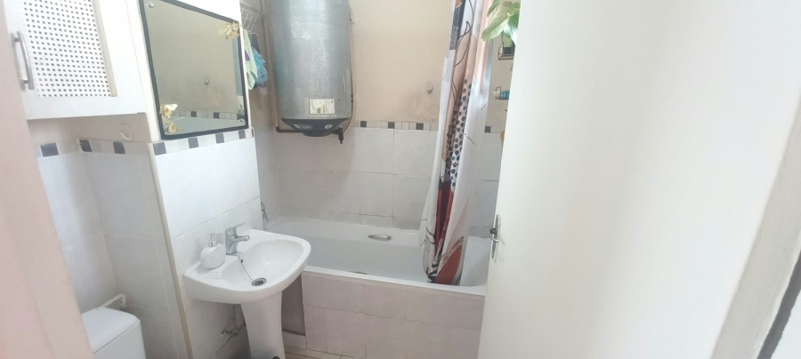 1 Bedroom Property for Sale in Essenwood KwaZulu-Natal