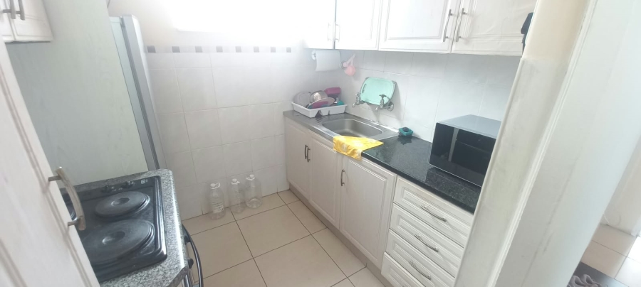1 Bedroom Property for Sale in Essenwood KwaZulu-Natal