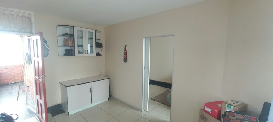 1 Bedroom Property for Sale in Essenwood KwaZulu-Natal