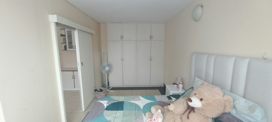 1 Bedroom Property for Sale in Essenwood KwaZulu-Natal