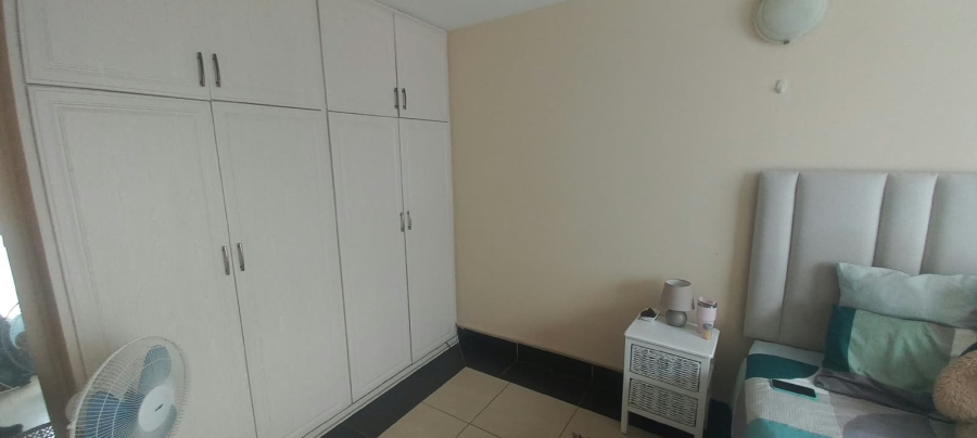 1 Bedroom Property for Sale in Essenwood KwaZulu-Natal