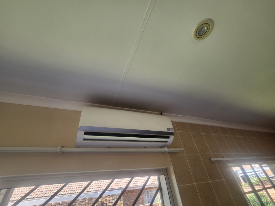 3 Bedroom Property for Sale in Huttenheights KwaZulu-Natal