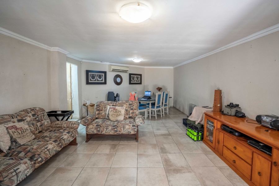 8 Bedroom Property for Sale in Doonside KwaZulu-Natal