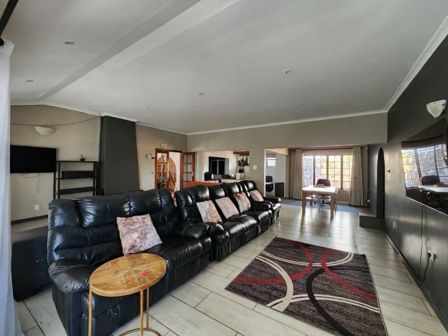 To Let 3 Bedroom Property for Rent in Kloof KwaZulu-Natal