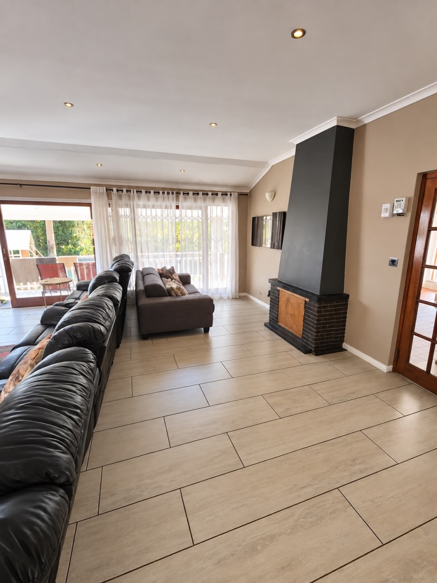 To Let 3 Bedroom Property for Rent in Kloof KwaZulu-Natal
