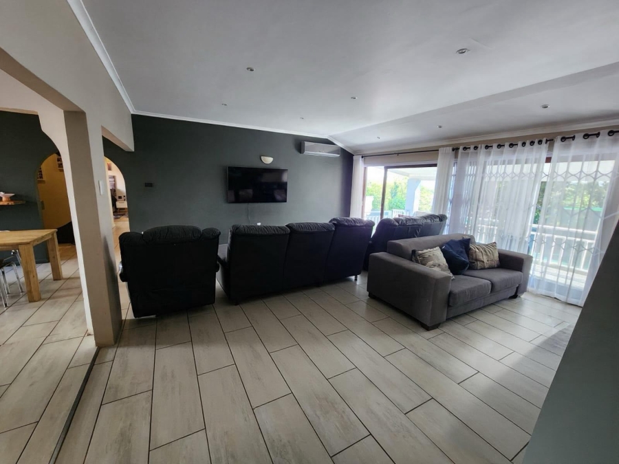 To Let 3 Bedroom Property for Rent in Kloof KwaZulu-Natal