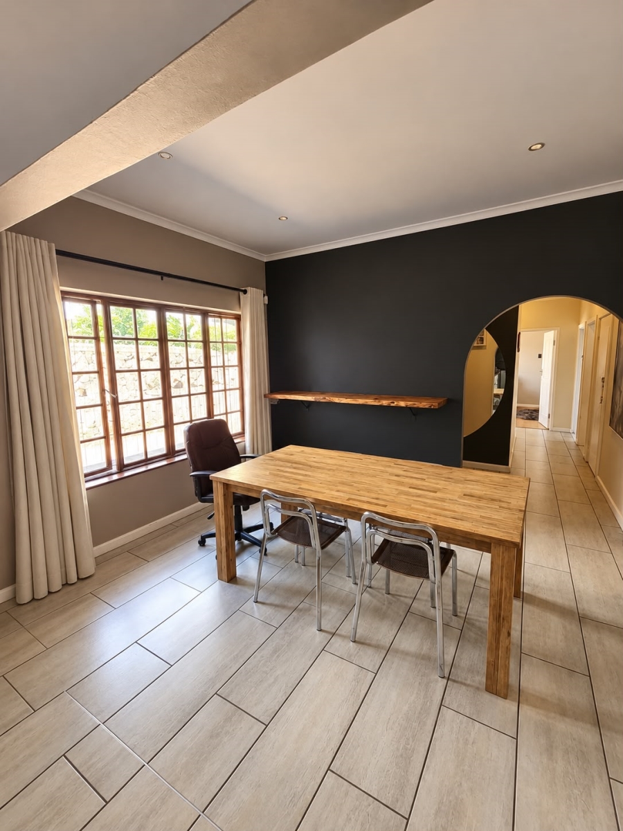 To Let 3 Bedroom Property for Rent in Kloof KwaZulu-Natal