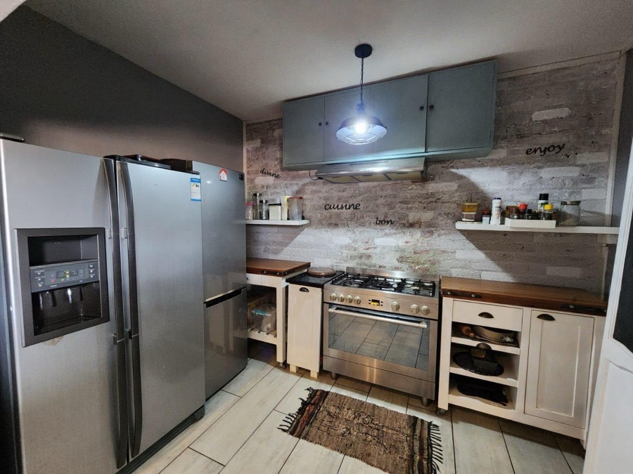 To Let 3 Bedroom Property for Rent in Kloof KwaZulu-Natal