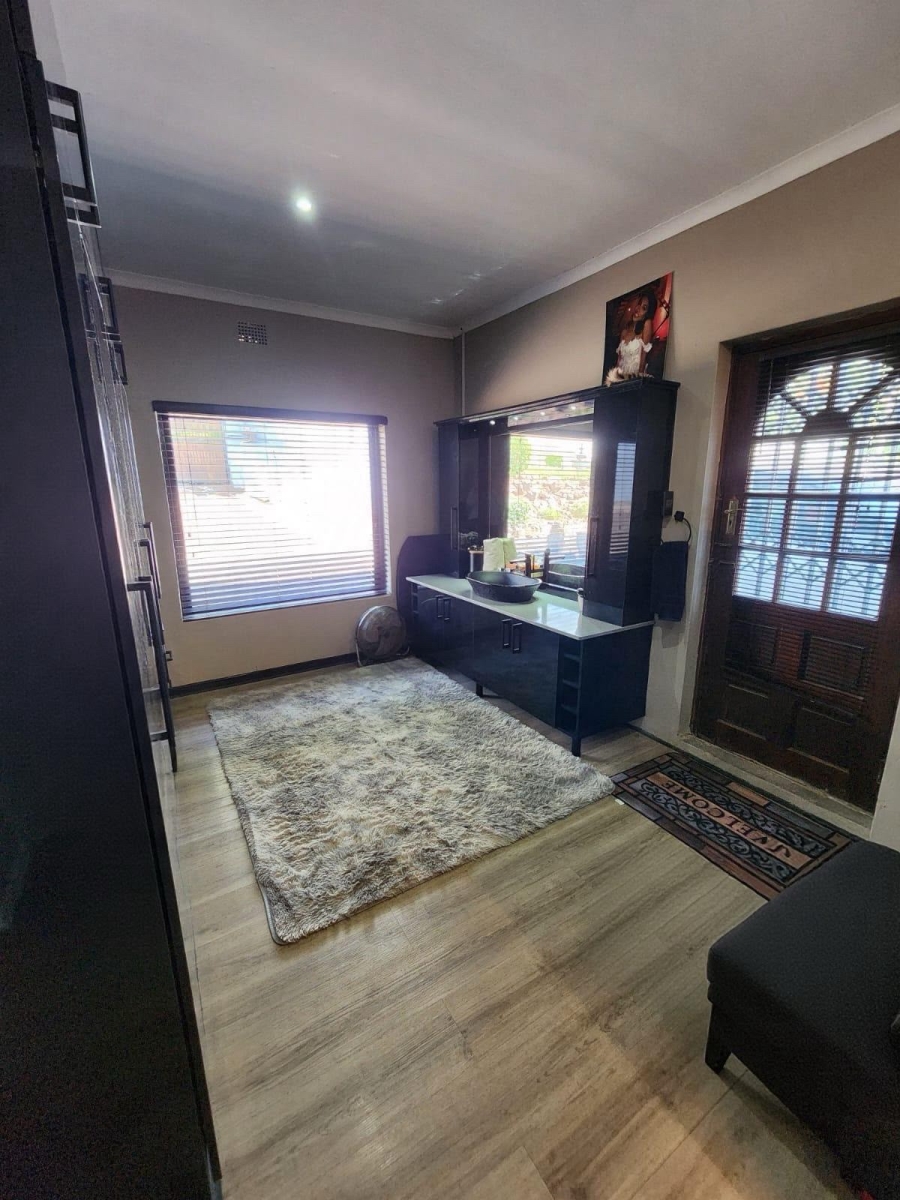 To Let 3 Bedroom Property for Rent in Kloof KwaZulu-Natal