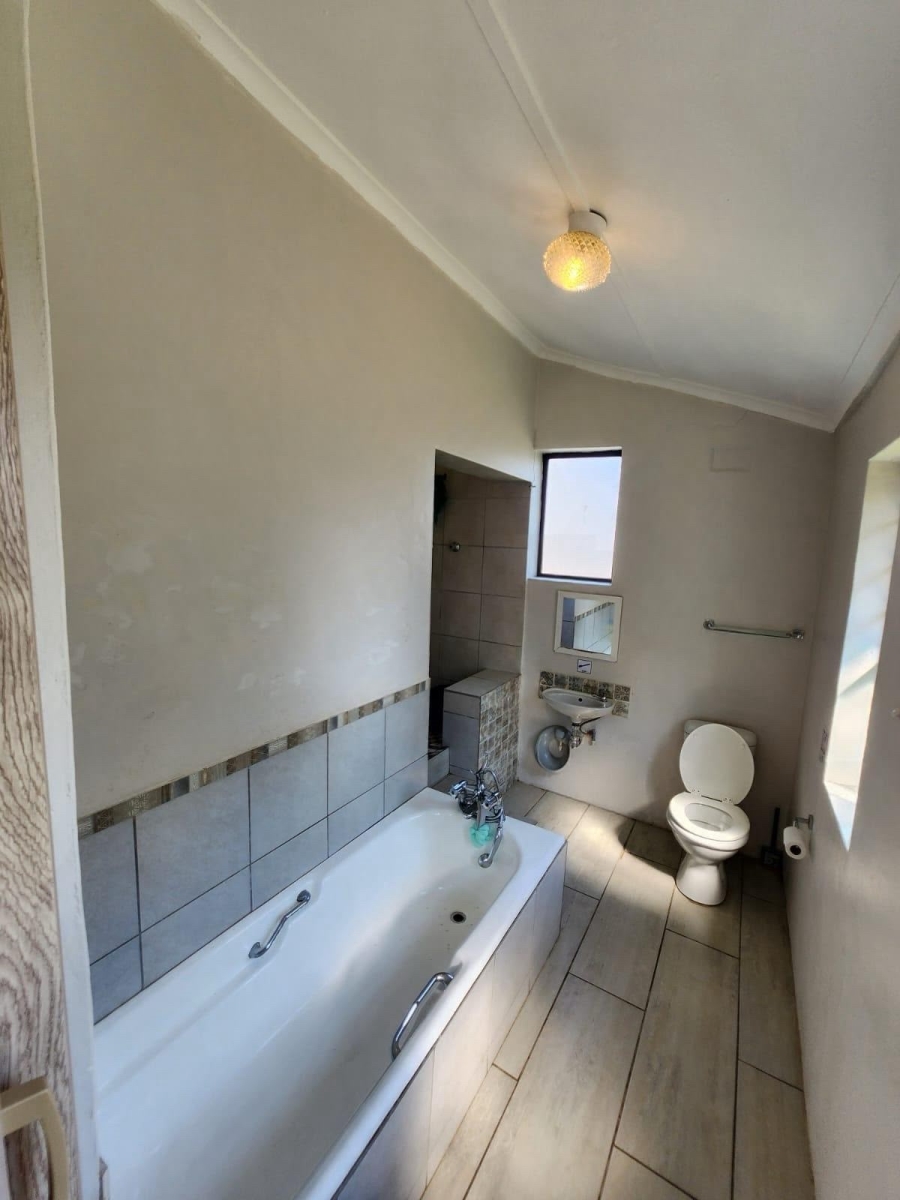 To Let 3 Bedroom Property for Rent in Kloof KwaZulu-Natal